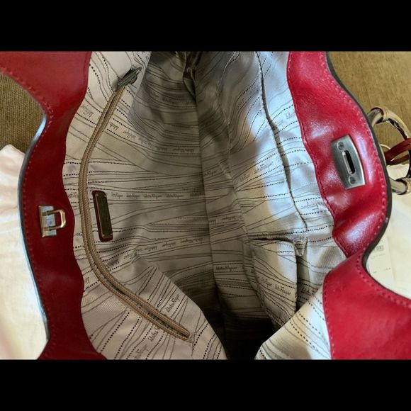 Salvatore Ferragamo Gancio Levante Red Hobo Tags - Picture 5 of 8